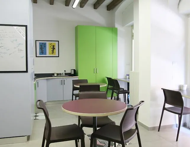 Degli Acrobati Hostel *