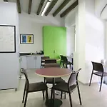 Degli Acrobati بيت شباب *